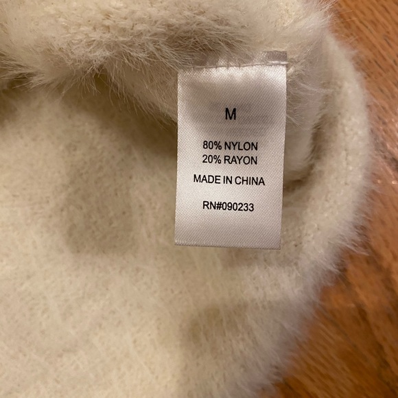 🔥SALE🔥KENDALL & KYLIE FUZZY RACERBACK SWEATER - Picture 6 of 6